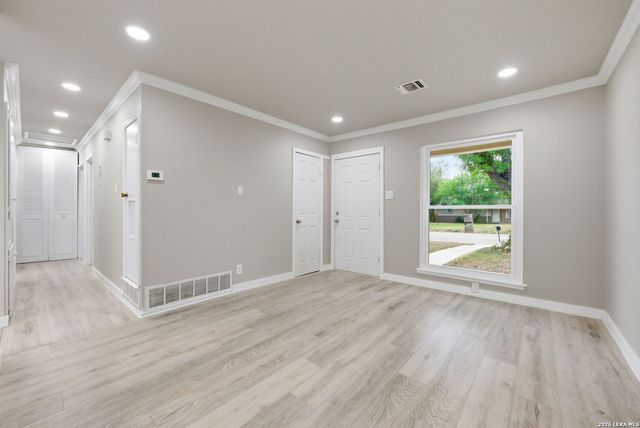 221 Park, Universal City, TX 78148