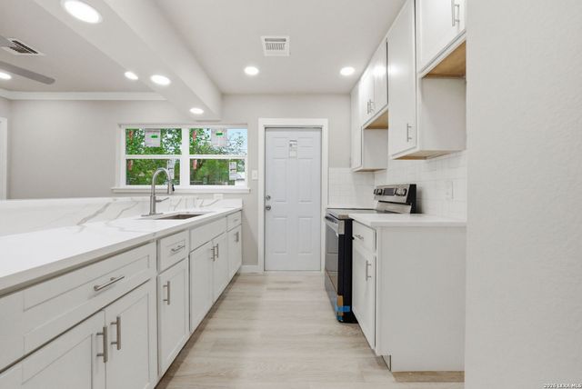 221 Park, Universal City, TX 78148