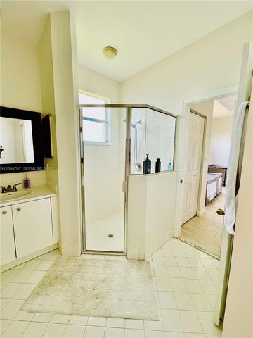 4006 NE 20th St, Homestead, FL 33033