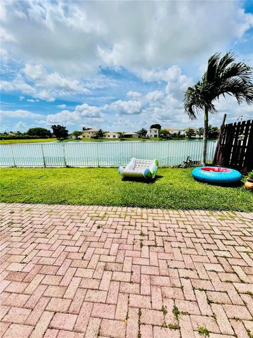 4006 NE 20th St, Homestead, FL 33033