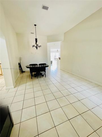 4006 NE 20th St, Homestead, FL 33033