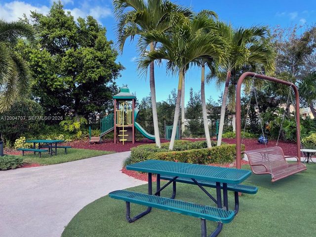 4006 NE 20th St, Homestead, FL 33033