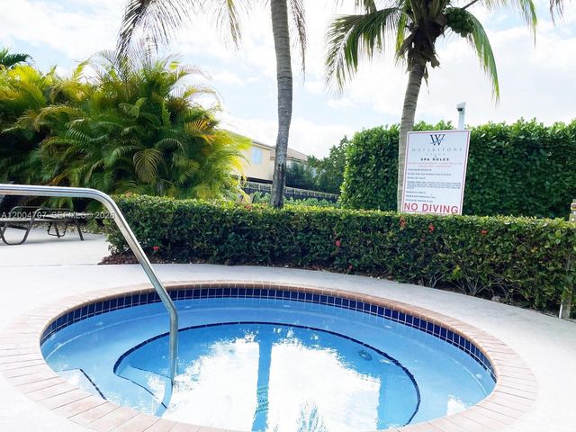 4006 NE 20th St, Homestead, FL 33033