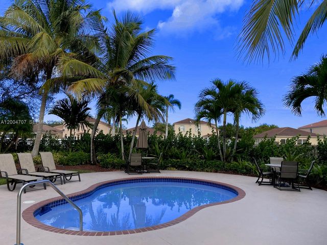 4006 NE 20th St, Homestead, FL 33033