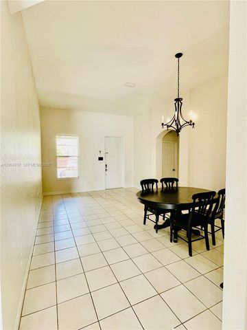 4006 NE 20th St, Homestead, FL 33033