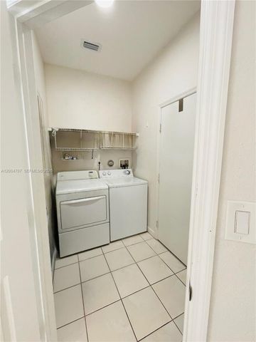 4006 NE 20th St, Homestead, FL 33033