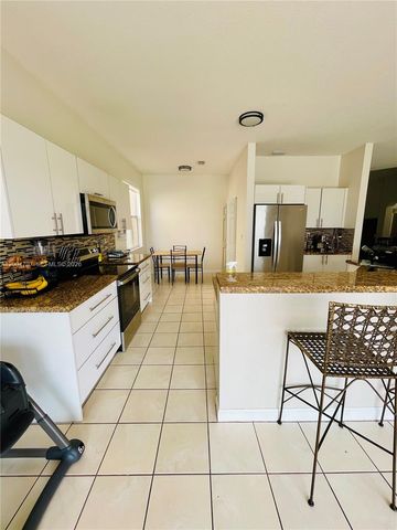 4006 NE 20th St, Homestead, FL 33033