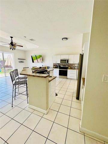 4006 NE 20th St, Homestead, FL 33033