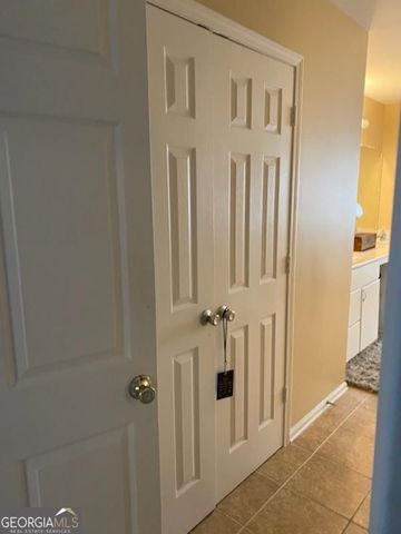 3951 Oak Field Drive, Loganville, GA 30052