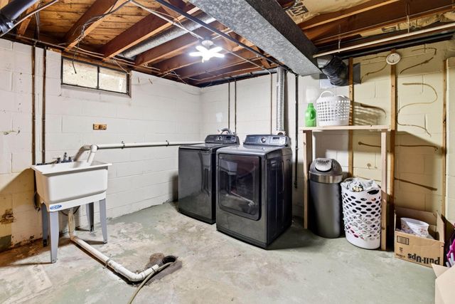 39 HAPPY HOLLOW Boulevard, Council Bluffs, IA 51503