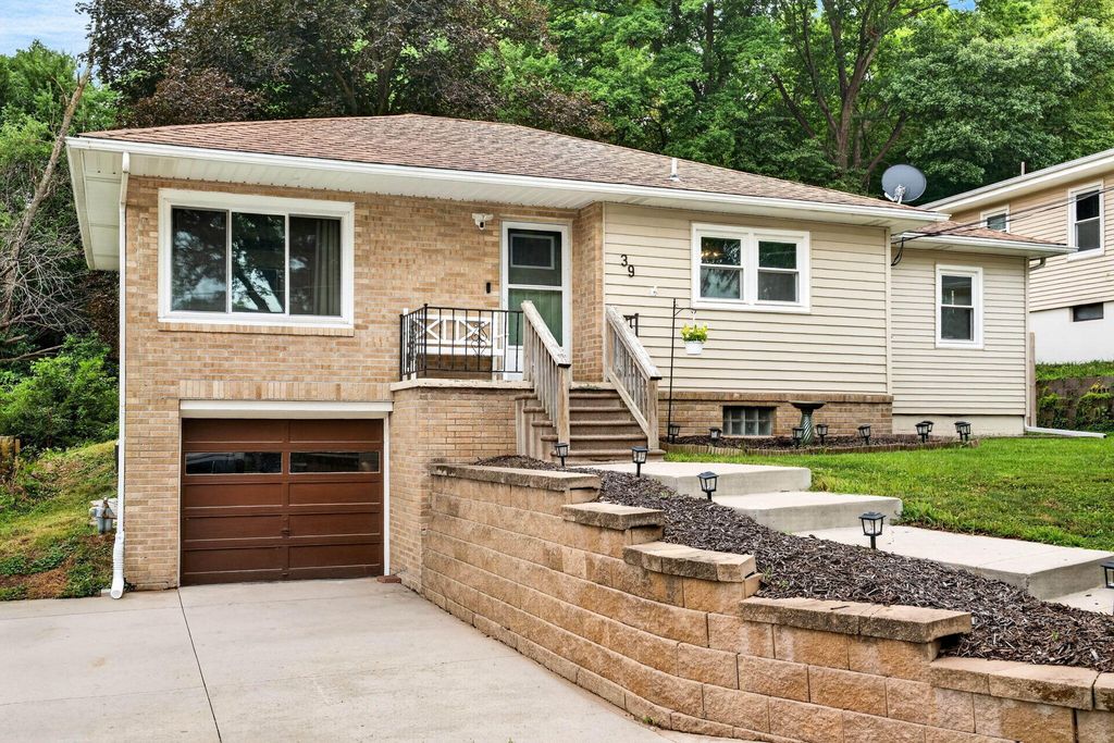 39 HAPPY HOLLOW Boulevard, Council Bluffs, IA 51503
