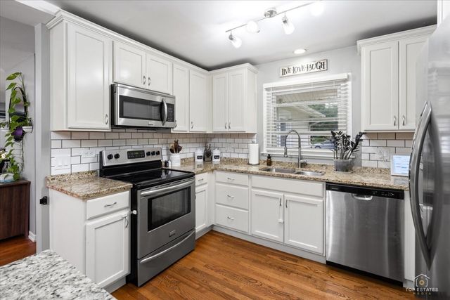 1409 W WILLOW Lane, Mount Prospect, IL 60056