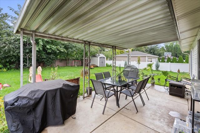1409 W WILLOW Lane, Mount Prospect, IL 60056