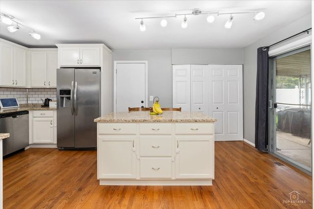 1409 W WILLOW Lane, Mount Prospect, IL 60056