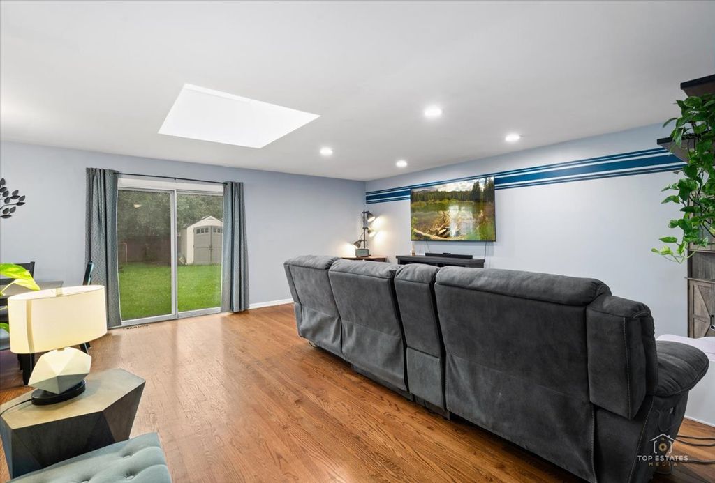 1409 W WILLOW Lane, Mount Prospect, IL 60056 — photo 4