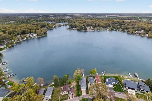 8412 Brower Lake Drive Ne, Courtland Twp, MI 49341