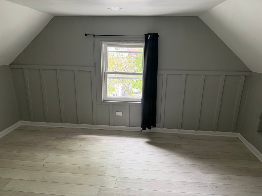 Image 12 of property listing at 3722 S Hermitage Avenue, Chicago, IL 60609