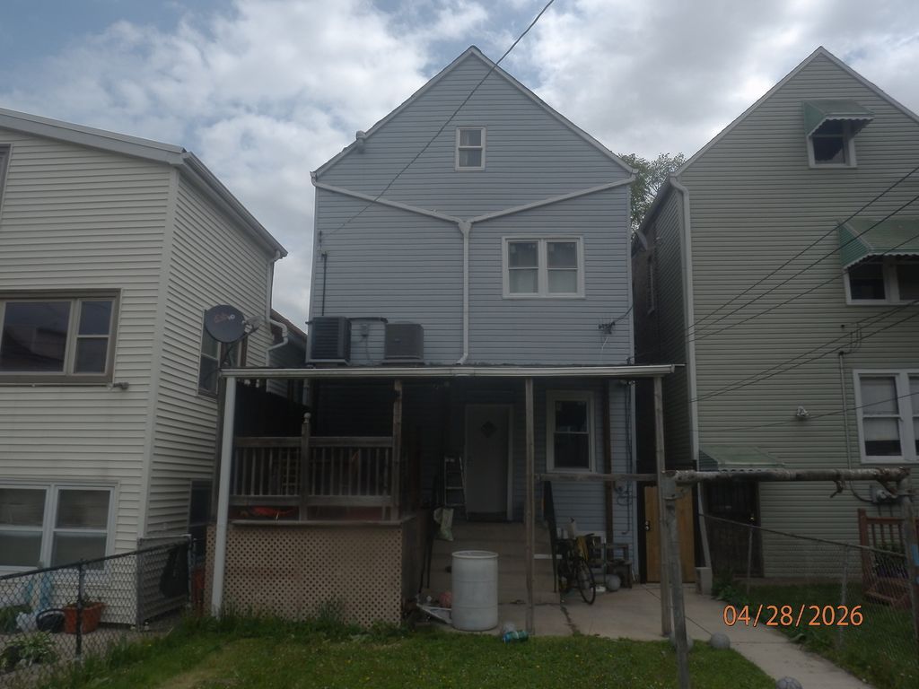 Image 15 of property listing at 3722 S Hermitage Avenue, Chicago, IL 60609