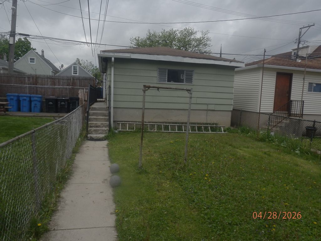 Image 16 of property listing at 3722 S Hermitage Avenue, Chicago, IL 60609