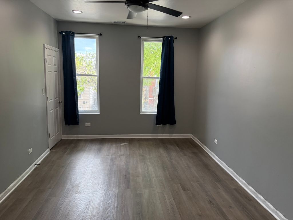 Image 6 of property listing at 3722 S Hermitage Avenue, Chicago, IL 60609