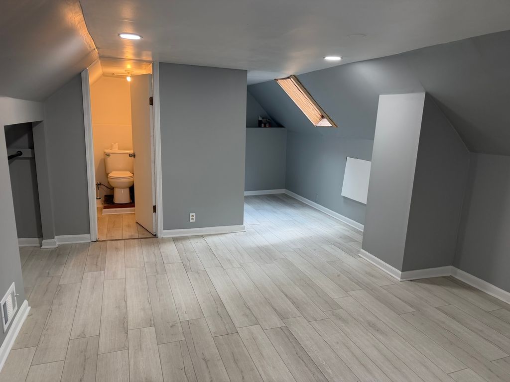 Image 7 of property listing at 3722 S Hermitage Avenue, Chicago, IL 60609