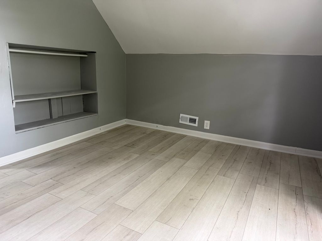 Image 10 of property listing at 3722 S Hermitage Avenue, Chicago, IL 60609