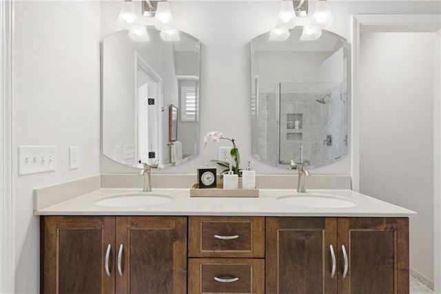 8909 W 142nd Court, Overland Park, KS 66221