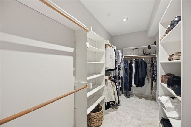 8909 W 142nd Court, Overland Park, KS 66221