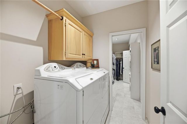 8909 W 142nd Court, Overland Park, KS 66221