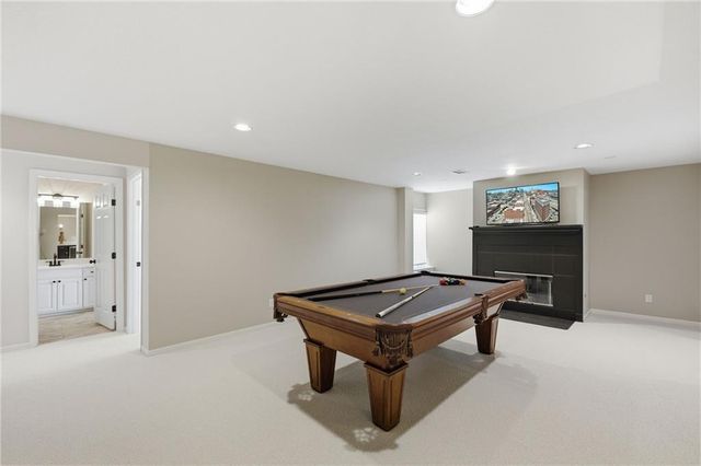 8909 W 142nd Court, Overland Park, KS 66221