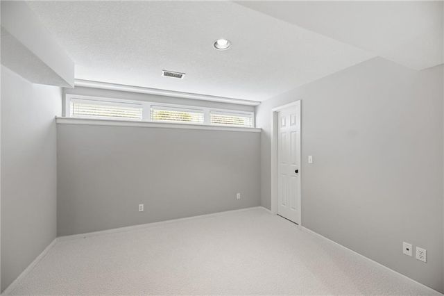 8909 W 142nd Court, Overland Park, KS 66221