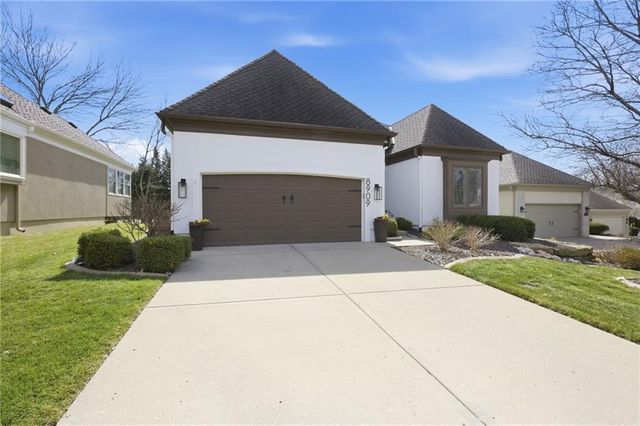 8909 W 142nd Court, Overland Park, KS 66221