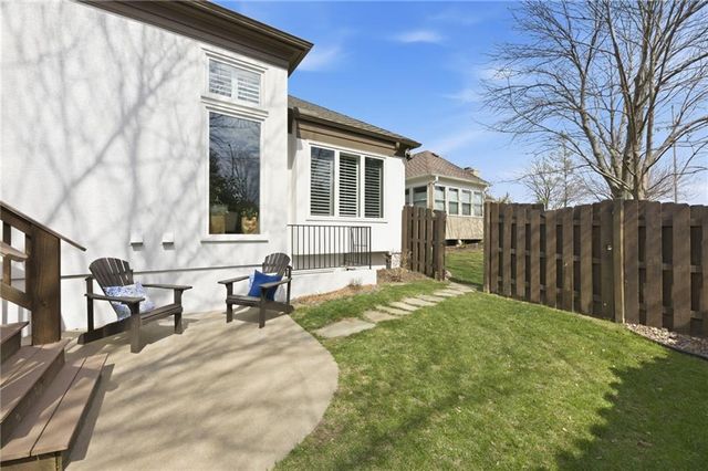 8909 W 142nd Court, Overland Park, KS 66221