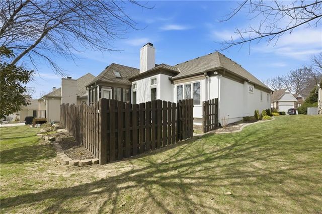 8909 W 142nd Court, Overland Park, KS 66221