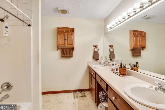 201 Chestnut Court, Kingsland, GA 31548