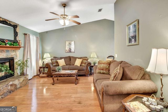 201 Chestnut Court, Kingsland, GA 31548