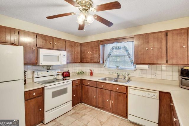 201 Chestnut Court, Kingsland, GA 31548