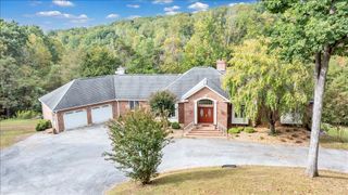 2854 Hickory Cove LN, Moneta, VA 24121