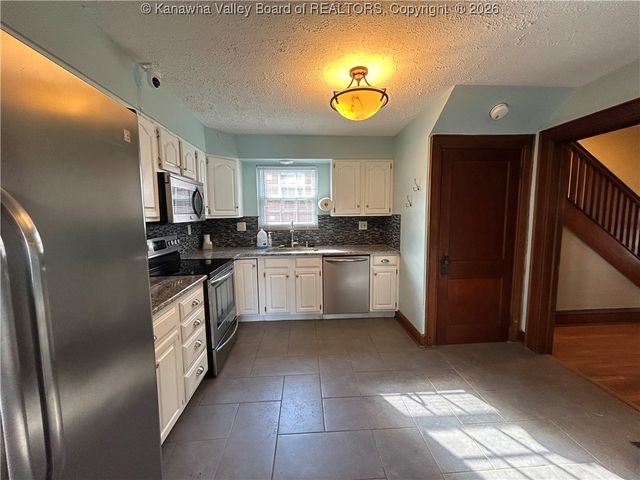 920 Lee Street, St Albans, WV 25177