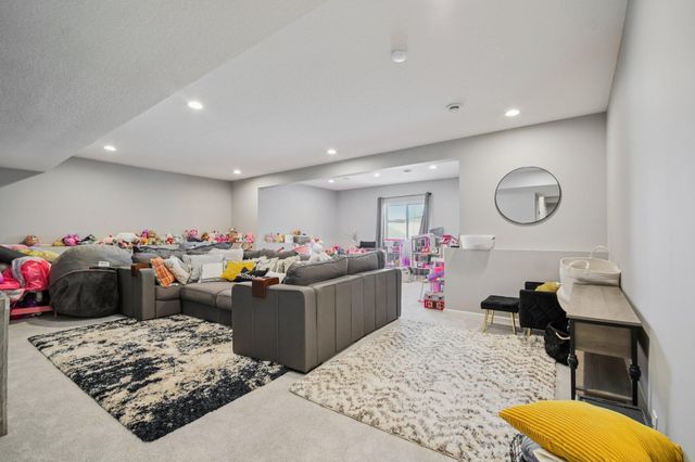 18468 70th Avenue N, Maple Grove, MN 55311