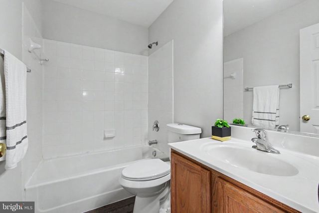 230 COUNTRY RIDGE DR, Red Lion, PA 17356