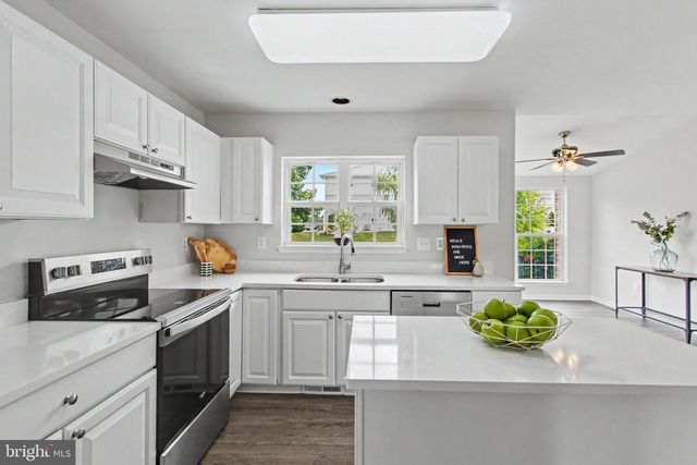 230 COUNTRY RIDGE DR, Red Lion, PA 17356