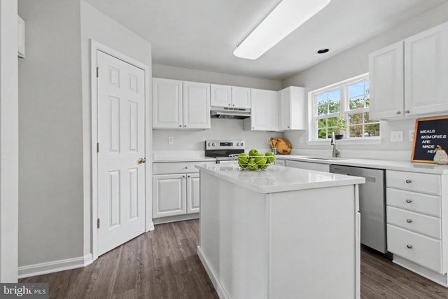 230 COUNTRY RIDGE DR, Red Lion, PA 17356