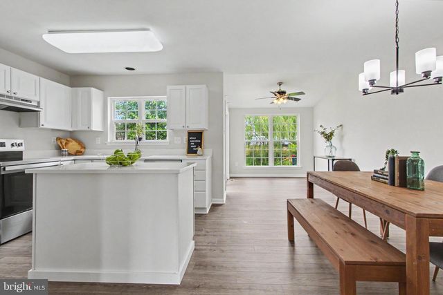 230 COUNTRY RIDGE DR, Red Lion, PA 17356