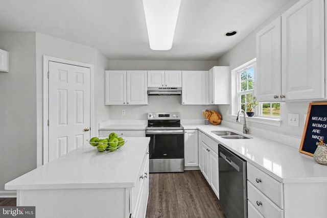 230 COUNTRY RIDGE DR, Red Lion, PA 17356