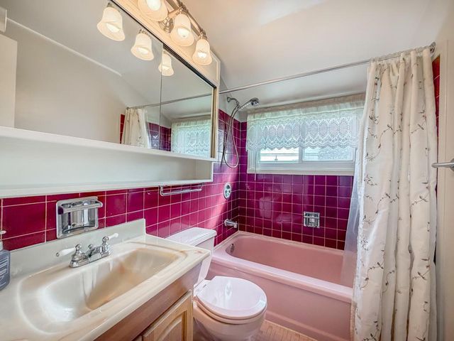 44 COTTON RD, Levittown, PA 19057