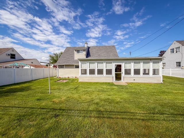 44 COTTON RD, Levittown, PA 19057
