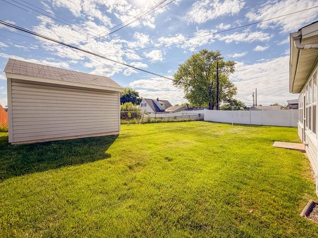 44 COTTON RD, Levittown, PA 19057