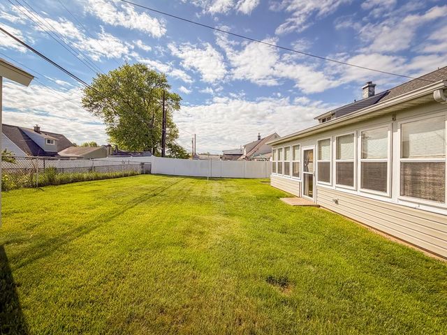 44 COTTON RD, Levittown, PA 19057