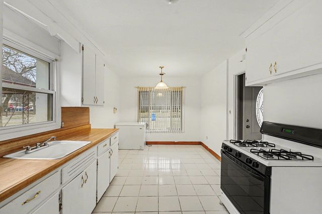 6822 N Lafayette Street, Dearborn Heights, MI 48127